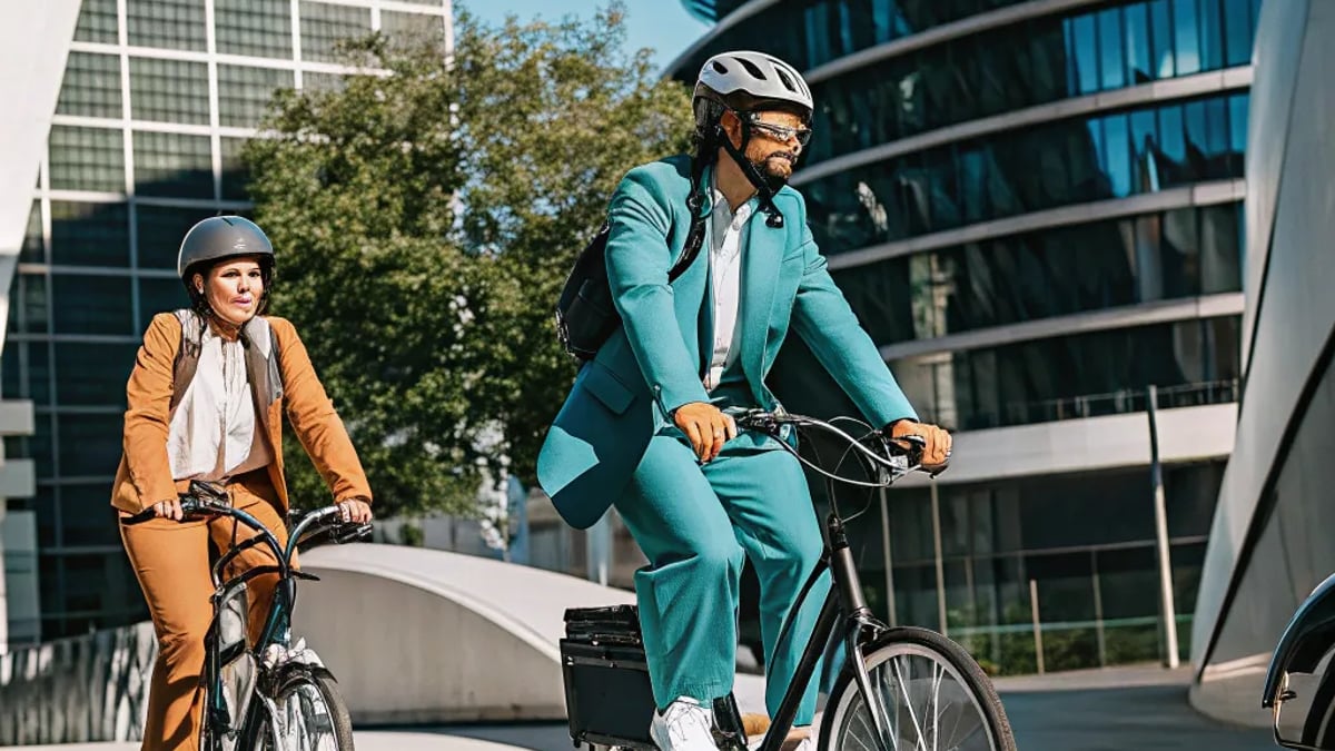 What to Wear on Your Urban Ride: City Cycling Looks for 2025
